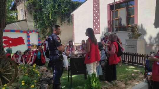 Gönüllü gençler jandarmayla bir araya geldi