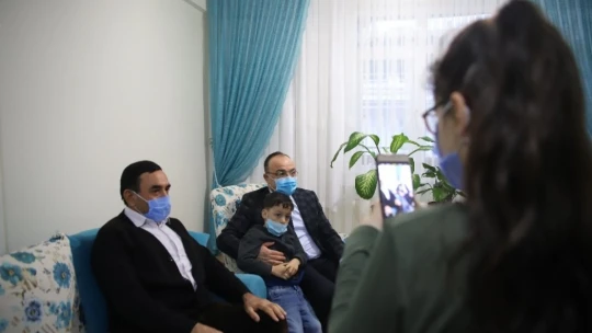 Gözyaşı döken küçük Hiranur'a 'Vali Amca'dan sürpriz ziyaret