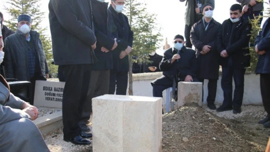 Hafız Abdullah Nazırlı defnedildi, kabri ziyaretçi akınına uğradı