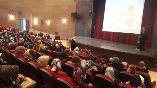 Halk Eğitim Merkezinde usta öğreticilere aşı farkındalığı eğitimi