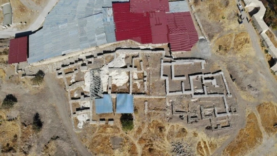 Harput Kalesi kazılarında 7 yılda 110 bin adet obje çıktı