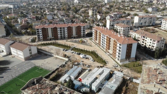 Hem yıkım, hem yapım çalışması sürüyor, bir mahalle 2 bin 251 konutla hızla dönüşüyor