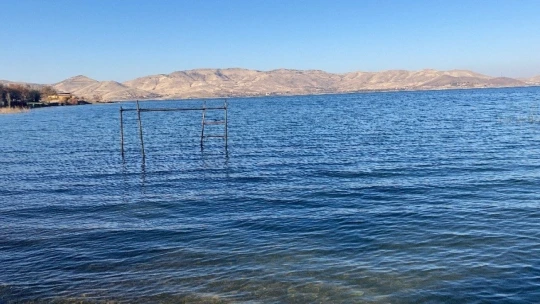 Her yerde baraj ve göllerde su seviyesi düştü, deprem merkezindeki o göldeki yükselme dikkat çekti