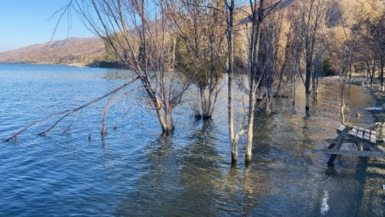 Her yerde baraj ve göllerde su seviyesi düştü, deprem merkezindeki o göldeki yükselme dikkat çekti