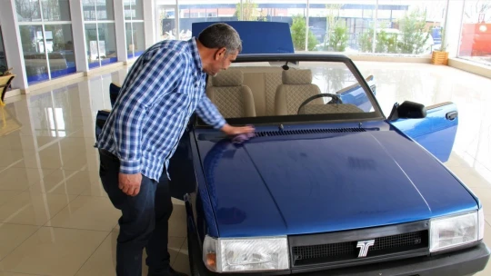 Hurda otomobil, üstü açık lüks otomobile döndü