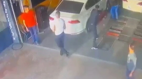 Husumetlisini silahla kafasından vurup, yanındaki kişiyi darp etmişti, o anlar güvenlik kamerasına yansıdı