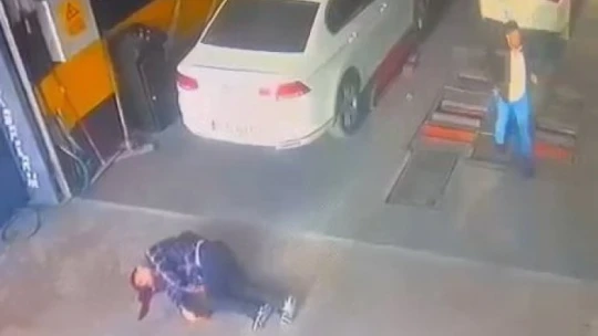 Husumetlisini silahla kafasından vurup, yanındaki kişiyi darp etmişti, o anlar güvenlik kamerasına yansıdı