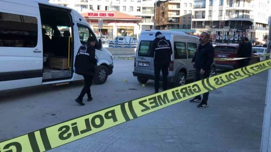 Husumetlisini vurup, bir şey olmamış gibi olay yerinden uzaklaştı