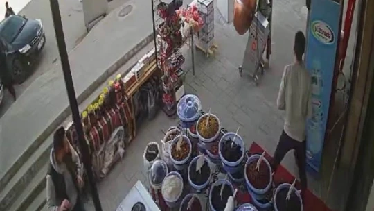 Husumetlisini vurup, bir şey olmamış gibi olay yerinden uzaklaştı