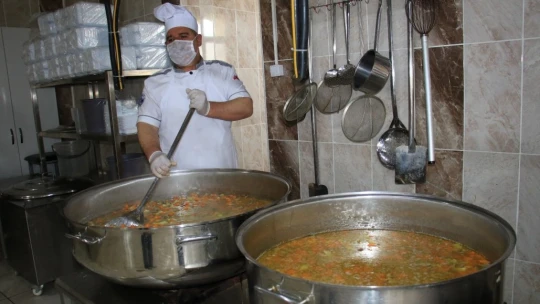 İftar çadırı kurulmadı ama kazanlar ihtiyaç sahipleri için kaynadı