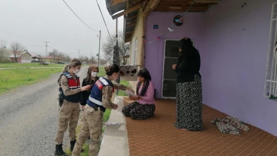 Jandarma köy köy gezerek 'Kadın Destek Uygulamasını' tanıtıyor