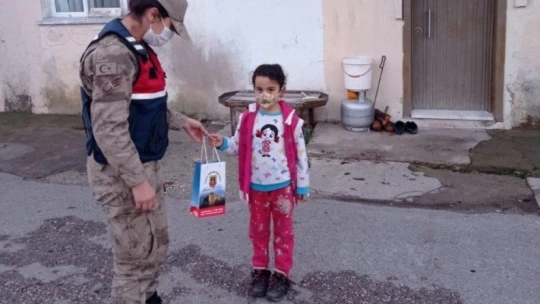 Jandarmadan öğrencilere EBA üzerinden eğitim