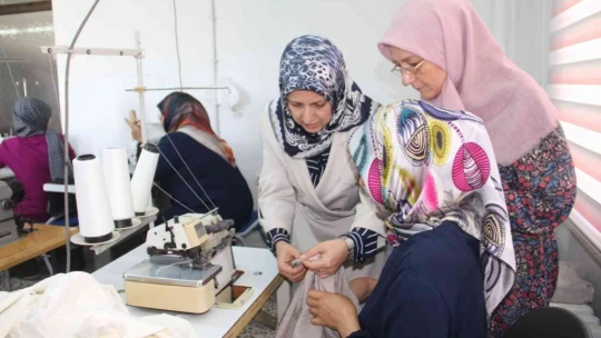Kadınlar iş sahibi olmak için kurslarda ter döküyor