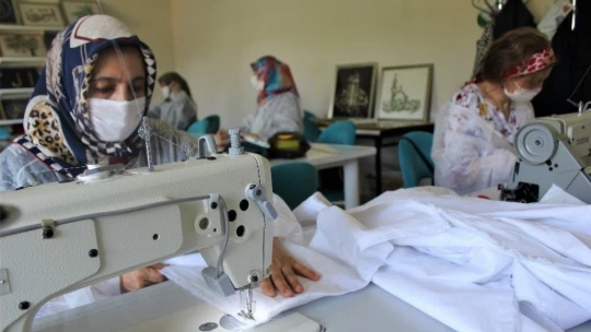 Kadınlardan, maske üretimi ile aile bütçesine katkı