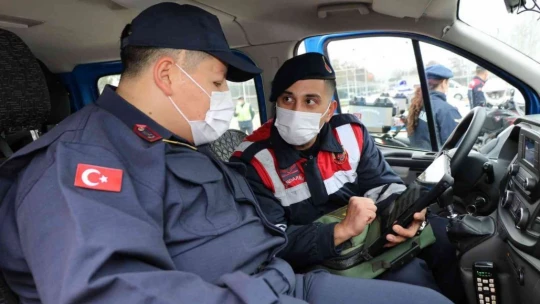 Kanser tedavisi gören gencin hayalini jandarma gerçekleştirdi