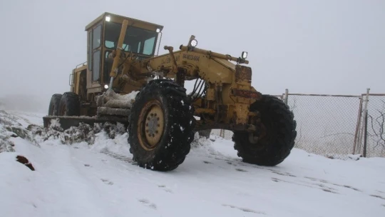 Kar Elazığ'da 14 köy yolunu ulaşıma kapattı