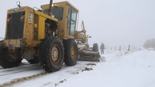 Kar Elazığ'da 14 köy yolunu ulaşıma kapattı