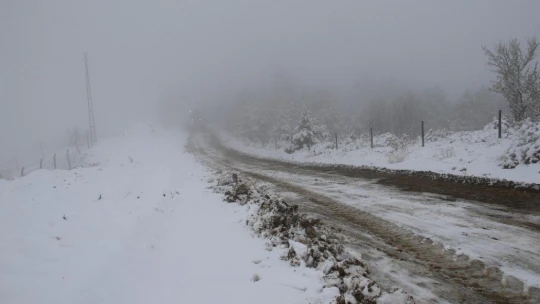 Kar Elazığ'da 14 köy yolunu ulaşıma kapattı