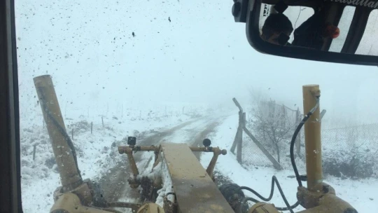 Kar Elazığ'da 14 köy yolunu ulaşıma kapattı