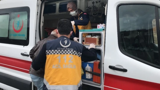 Kaza anı kamerada, otomobil ile hafif ticari araç çarpıştı: 6 yaralı