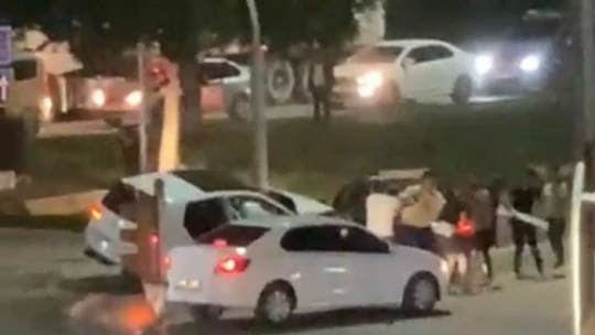 Kaza sonrası çıkan kavgada tampon parçası ile saldırdı