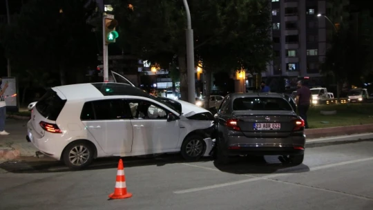 Kaza sonrası çıkan kavgada tampon parçası ile saldırdı
