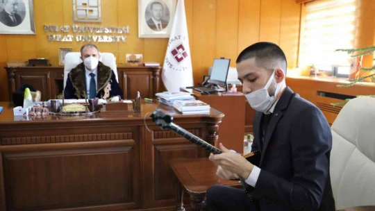 Kazakistanlı öğrencilerden Rektör Göktaş ile bir araya geldi
