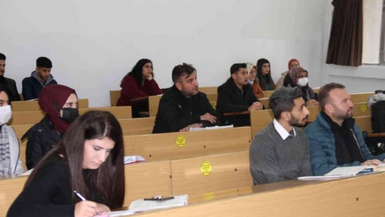 Kızının okuması için birlikte üniversite sınavına girmişti, şimdi 3. üniversitesini bitirmeye çalışıyor
