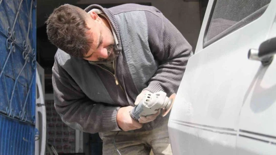 Kızının okuması için birlikte üniversite sınavına girmişti, şimdi 3. üniversitesini bitirmeye çalışıyor