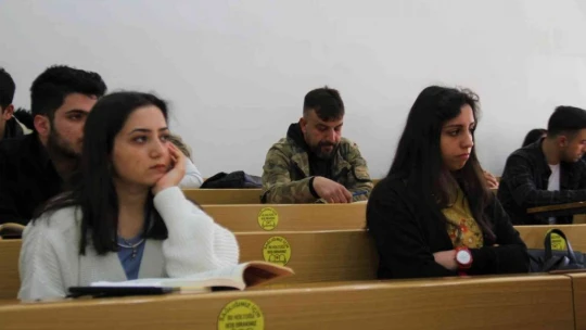 Kızının okuması için birlikte üniversite sınavına girmişti, şimdi 3. üniversitesini bitirmeye çalışıyor