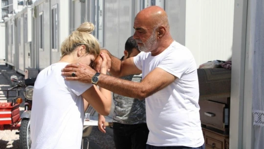 Konteyner kentlerde depremzede çocukların bayram sevinci