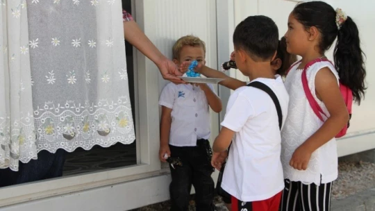 Konteyner kentlerde depremzede çocukların bayram sevinci
