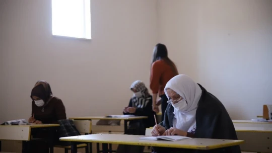 Kur'an-ı Kerim okumak için 70 yaşında okuma yazma öğreniyor