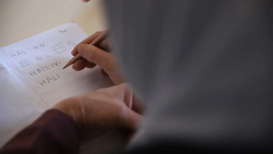 Kur'an-ı Kerim okumak için 70 yaşında okuma yazma öğreniyor