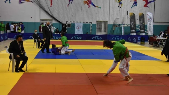 Kuraş Türkiye Şampiyonası Elazığ'da başladı