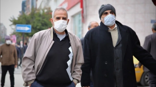 Maske kullanımı yüzde 100, sosyal mesafe yetersiz