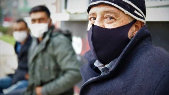 Maske kullanımı yüzde 100, sosyal mesafe yetersiz