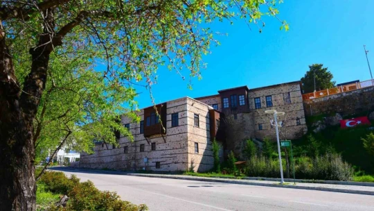 Medeniyetler beşiği 4 bin yıllık Harput'ta ilkbahar güzelliği
