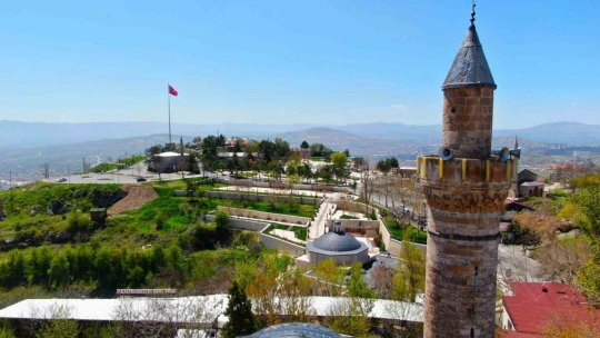 Medeniyetler beşiği 4 bin yıllık Harput'ta ilkbahar güzelliği