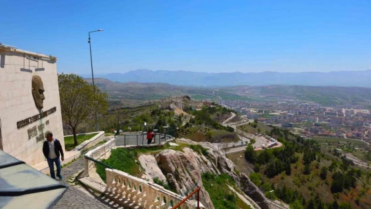 Medeniyetler beşiği 4 bin yıllık Harput'ta ilkbahar güzelliği