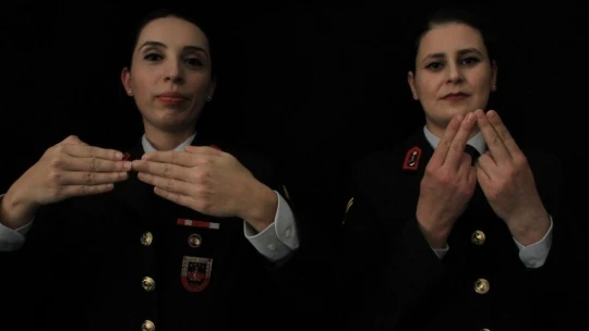 Mehmetçik'ten işaret diliyle anlamlı mesaj, vefalı sürpriz