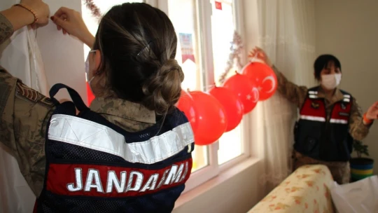 Mehmetçik'ten köy çocuklarına bayram sürprizi, gören koştu
