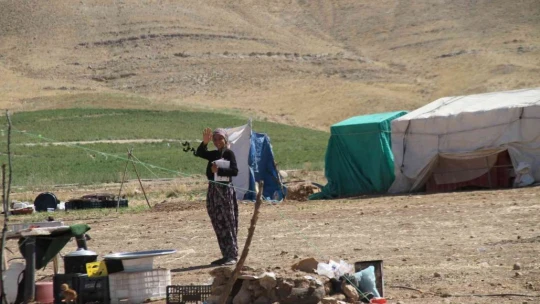 Mevsimlik İşçi Öğrencilerin Büyük Başarısı, Biri Hukuk Fakültesini Kazandı, Diğeri Türkiye İkincisi Oldu