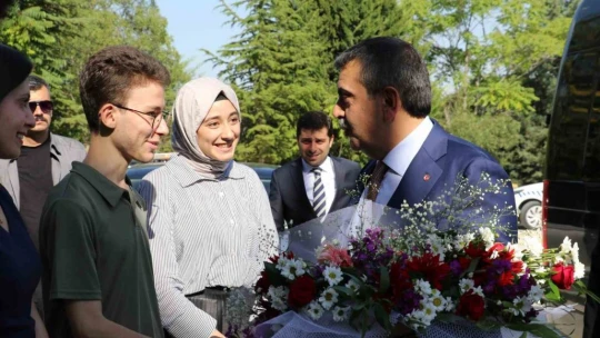 Milli Eğitim Bakanı Tekin, öğrencilerle bir araya geldi