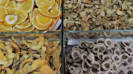 Mühendisliği Bıraktı, Elazığ'da Bir İlki Başardı, Meyve Kurusu Siparişlerine Yetişmeye Çalışıyor