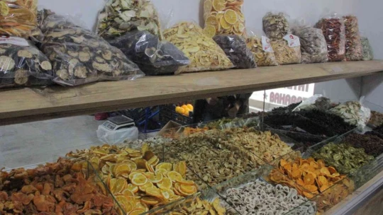 Mühendisliği Bıraktı, Elazığ'da Bir İlki Başardı, Meyve Kurusu Siparişlerine Yetişmeye Çalışıyor