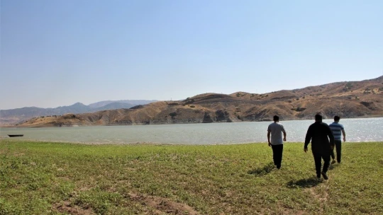 Murat Nehri'nde sular çekildi, tarım başladı
