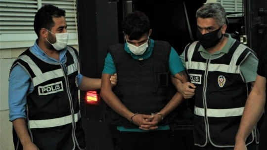 Müşterilerin gözü önünde cinayet işlemişti yakalandı