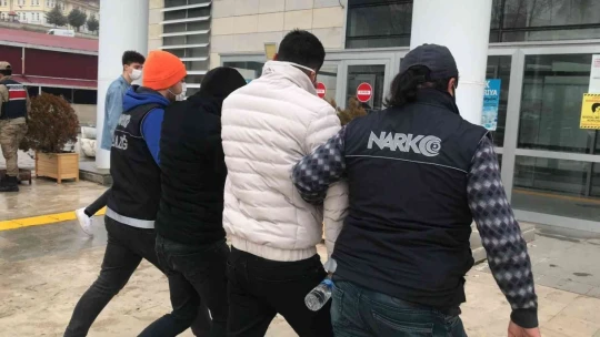 Narkotik Köpeği Alex Uyuşturucuya Geçit Vermedi, 2 Gözaltı