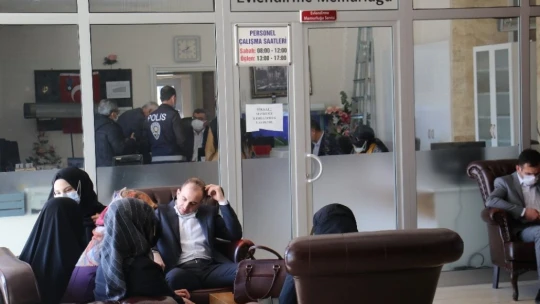 Normalleşme sürecinin ilk gününde çiftlerin nikah sevinci